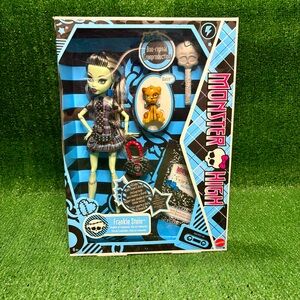 BRAND NEW Monster High Frankie Stein Reproduction Doll Wearing Original Fashion